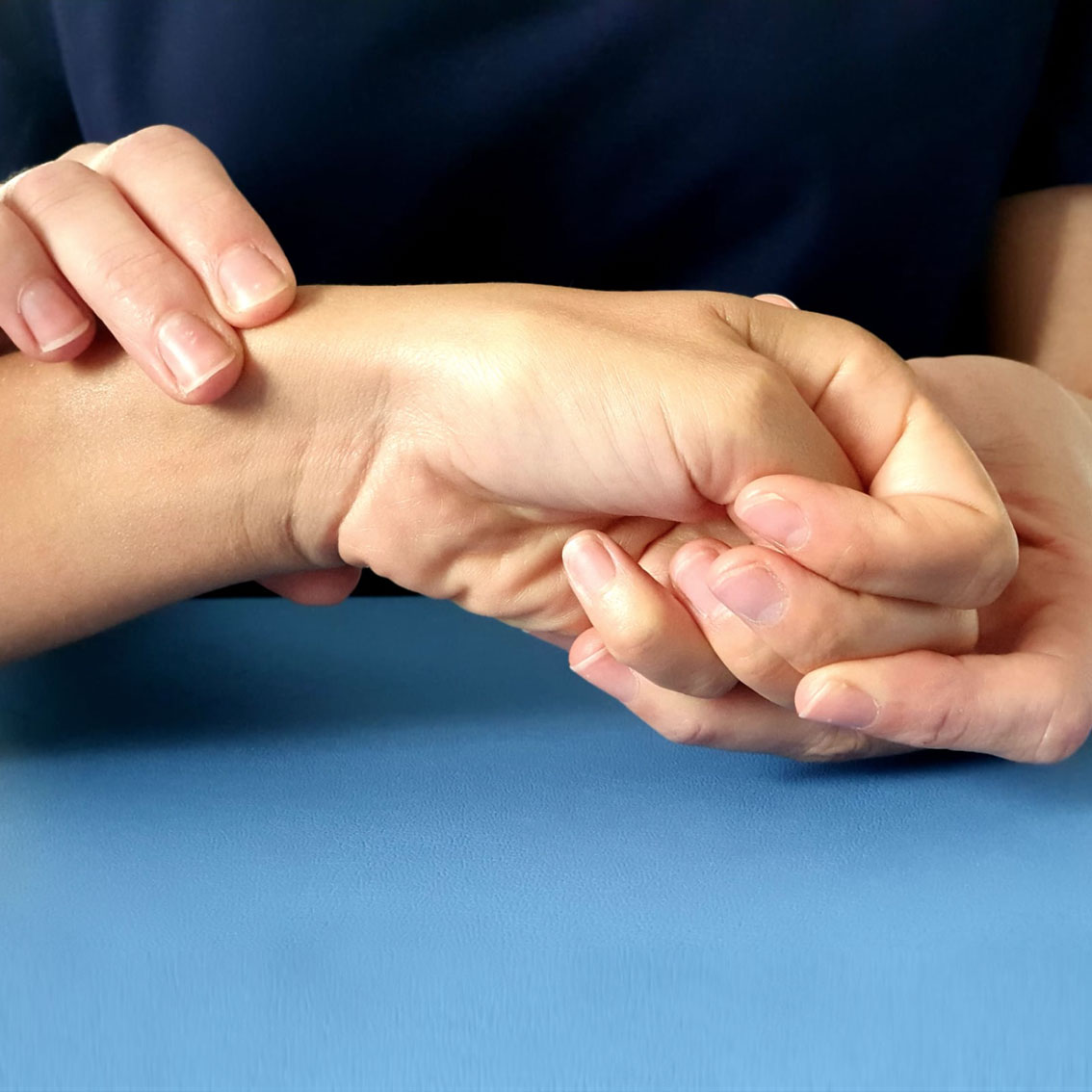 finkelsteins test for De Quervain's Tendinopathy De Quervain Tendinopathy